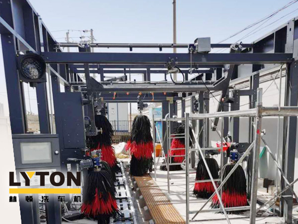 树成品油终端市场核心竞争能力,打造一站式增值服务平台!常州耀昌加油站配置千亿国际游戏官网经典FX/80系列隧道连续式洗车机