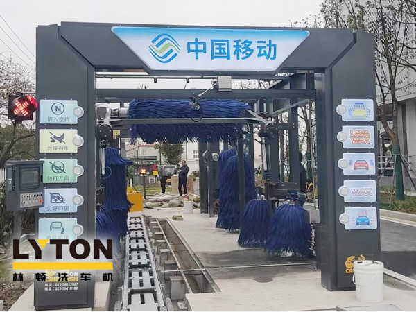 FX-80A系列隧道连续式全自动洗车机框架采用的是fx11框架材质，造型为fx80设备样式。机型设计新颖、美观大方，为千亿国际游戏官网全自动洗车机新品机型。