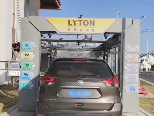 选择千亿国际游戏官网，选择放心！江苏周庄网红打卡加油站选择千亿国际游戏官网FX-80A系列全自动洗车机