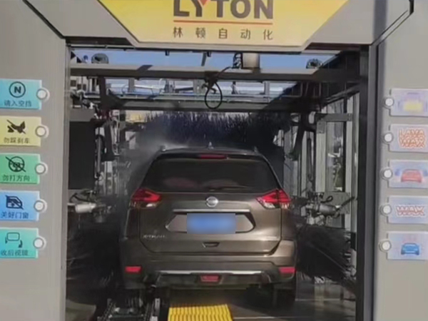 选择千亿国际游戏官网，选择放心！江苏周庄网红打卡加油站选择千亿国际游戏官网FX-80A系列全自动洗车机