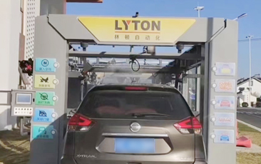 选择千亿国际游戏官网，选择放心！江苏周庄网红打卡加油站选择千亿国际游戏官网FX-80A系列全自动洗车机